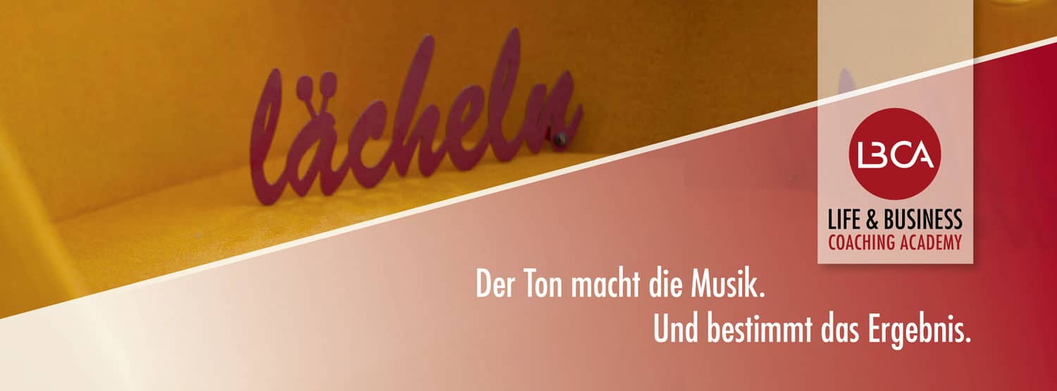 Gute Gesprächsführung, aufmerksames zuhören, mit Fragen führen, und so den Coachee zu unterstützen selbst die Lösungen zu finden, ist ein wichtiger Bestandteil der Life und Business Coach Ausbildung Der Ton macht die Musik, und bestimmt das Ergebnis. So auch im Coaching. In der Life und Business Coach Ausbildung erlernen die Teilnehmer die Kunst der Gesprächsführung, Anwendung von Fragetechniken im Coaching und aktives Zuhören